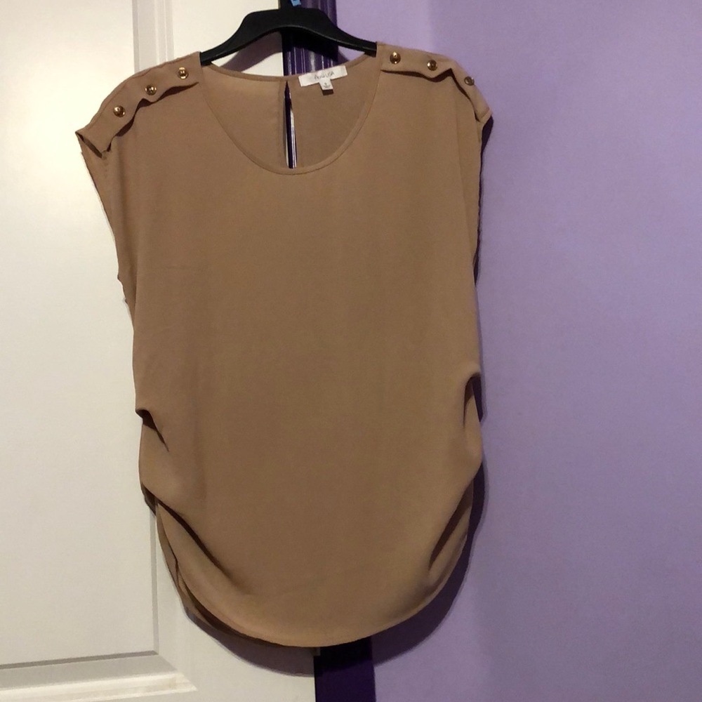 Cute top for work!